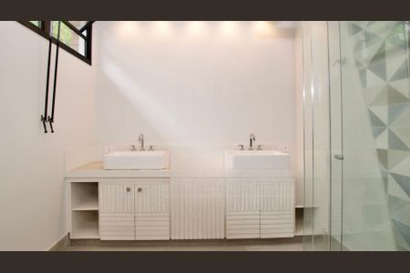 Casa à venda com 215m², 3 quartos e 2 vagas