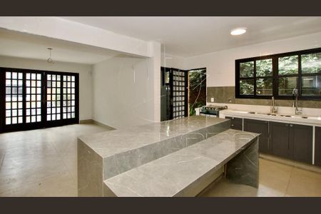 Casa à venda com 215m², 3 quartos e 2 vagas