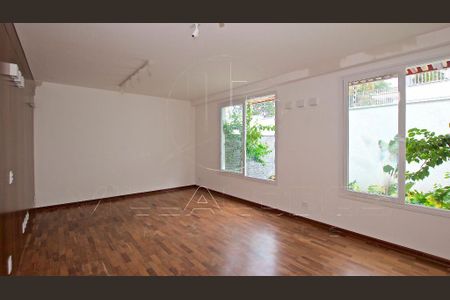 Casa à venda com 4 quartos, 263m² em Alto de Pinheiros, São Paulo