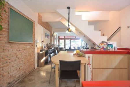 Casa à venda com 191m², 2 quartos e 1 vaga