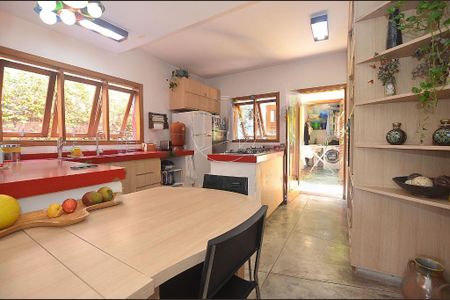 Casa à venda com 191m², 2 quartos e 1 vaga