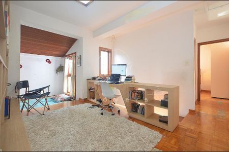 Casa à venda com 191m², 2 quartos e 1 vaga