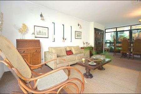 Casa à venda com 250m², 3 quartos e 3 vagas