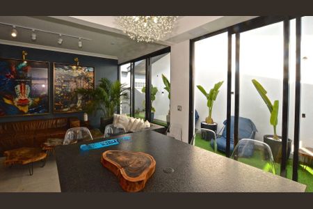 Casa à venda com 276m², 3 quartos e 4 vagas