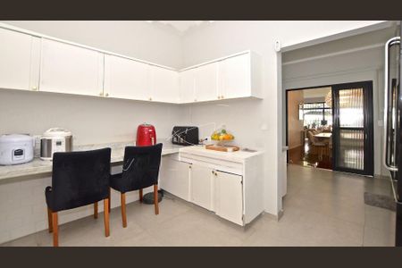 Casa à venda com 276m², 3 quartos e 4 vagas