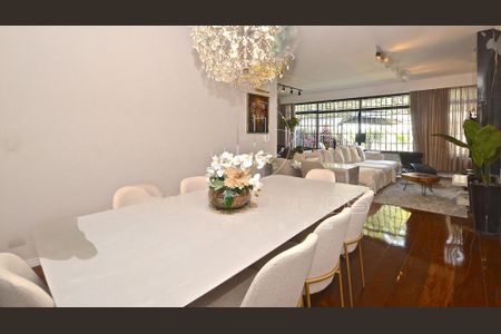 Casa à venda com 276m², 3 quartos e 4 vagas