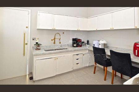 Casa à venda com 276m², 3 quartos e 4 vagas