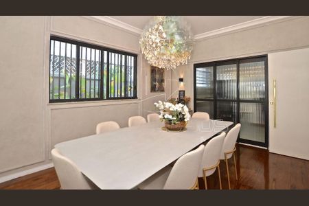 Casa à venda com 276m², 3 quartos e 4 vagas