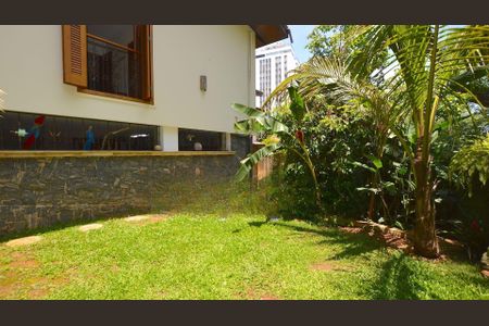 Casa à venda com 470m², 3 quartos e 3 vagas