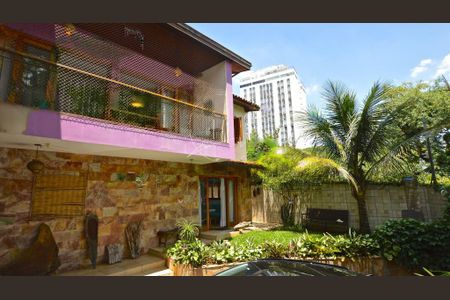 Casa à venda com 470m², 3 quartos e 3 vagas