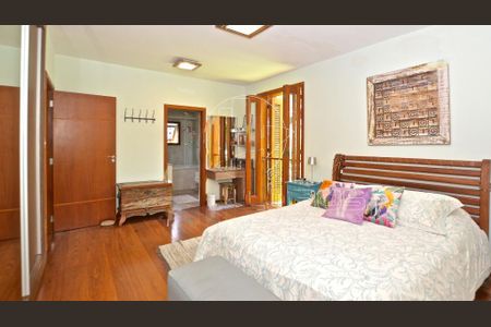 Casa à venda com 470m², 3 quartos e 3 vagas