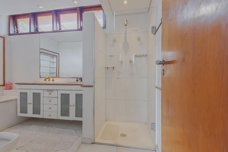 Casa à venda com 350m², 3 quartos e 4 vagas Casa à venda com 350m², 3 quartos e 4 vagasBanheiro da Suíte 1