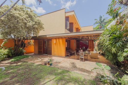 Casa à venda com 350m², 3 quartos e 4 vagas Casa à venda com 350m², 3 quartos e 4 vagasJardim