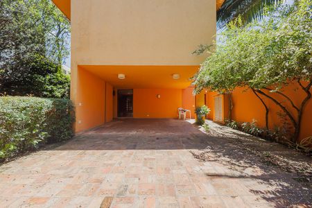 Casa à venda com 350m², 3 quartos e 4 vagas Casa à venda com 350m², 3 quartos e 4 vagasGaragem
