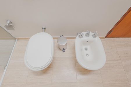 Casa à venda com 350m², 3 quartos e 4 vagas Casa à venda com 350m², 3 quartos e 4 vagasBanheiro da Suíte 2