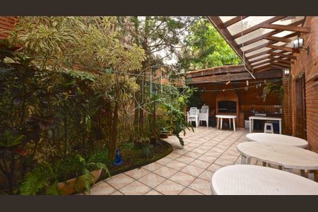 Casa à venda com 288m², 4 quartos e 3 vagas