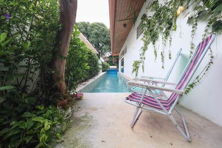 Casa à venda com 588m², 3 quartos e 3 vagas Casa à venda com 588m², 3 quartos e 3 vagasPiscina