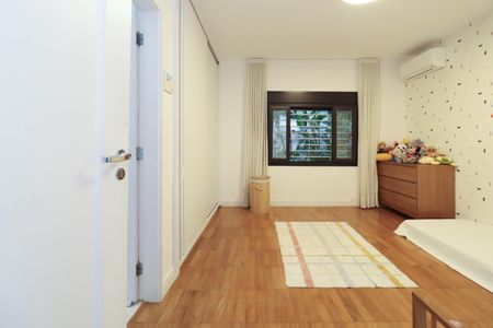 Casa à venda com 588m², 3 quartos e 3 vagas Casa à venda com 588m², 3 quartos e 3 vagasSuíte 1