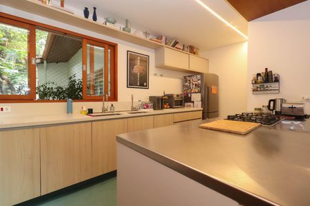 Casa à venda com 588m², 3 quartos e 3 vagas Casa à venda com 588m², 3 quartos e 3 vagasCozinha