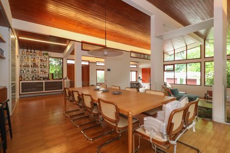 Casa à venda com 588m², 3 quartos e 3 vagas Casa à venda com 588m², 3 quartos e 3 vagasSala de Jantar