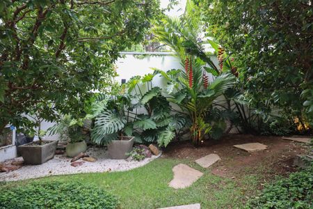 Casa à venda com 588m², 3 quartos e 3 vagas Casa à venda com 588m², 3 quartos e 3 vagasJardim