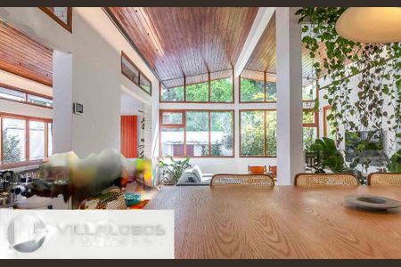 Casa à venda com 3 quartos, 588m² em Pinheiros, São Paulo