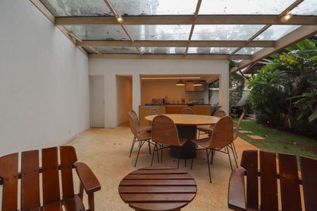 Casa à venda com 588m², 3 quartos e 3 vagas Casa à venda com 588m², 3 quartos e 3 vagasÁrea gourmet