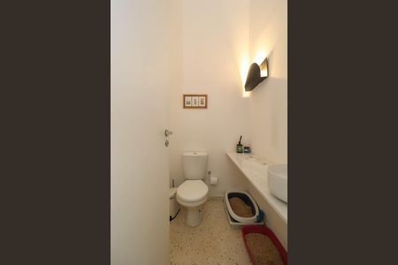 Casa à venda com 588m², 3 quartos e 3 vagas Casa à venda com 588m², 3 quartos e 3 vagasLavabo