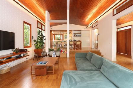 Casa à venda com 588m², 3 quartos e 3 vagas Casa à venda com 588m², 3 quartos e 3 vagasSala