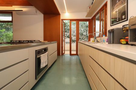 Casa à venda com 588m², 3 quartos e 3 vagas Casa à venda com 588m², 3 quartos e 3 vagasCozinha