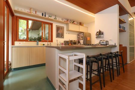 Casa à venda com 588m², 3 quartos e 3 vagas Casa à venda com 588m², 3 quartos e 3 vagasCozinha