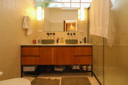 Casa à venda com 588m², 3 quartos e 3 vagas Casa à venda com 588m², 3 quartos e 3 vagasBanheiro da Suíte 2