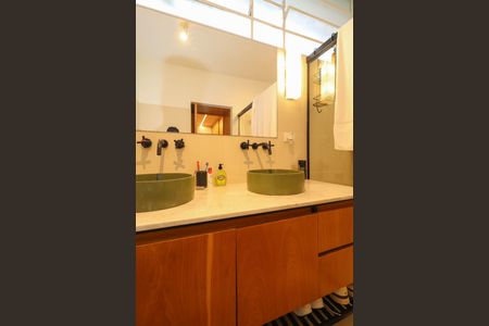 Casa à venda com 588m², 3 quartos e 3 vagas Casa à venda com 588m², 3 quartos e 3 vagasBanheiro da Suíte 2