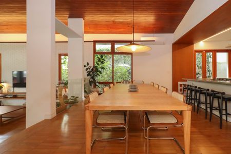 Casa à venda com 588m², 3 quartos e 3 vagas Casa à venda com 588m², 3 quartos e 3 vagasSala de Jantar