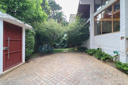 Casa à venda com 588m², 3 quartos e 3 vagas Casa à venda com 588m², 3 quartos e 3 vagasGaragem