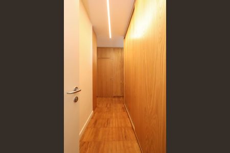 Casa à venda com 588m², 3 quartos e 3 vagas Casa à venda com 588m², 3 quartos e 3 vagasCloset da suíte 2