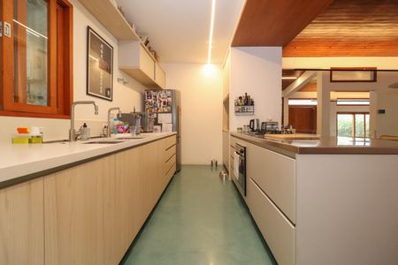 Casa à venda com 588m², 3 quartos e 3 vagas Casa à venda com 588m², 3 quartos e 3 vagasCozinha