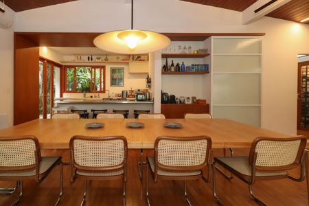 Casa à venda com 588m², 3 quartos e 3 vagas Casa à venda com 588m², 3 quartos e 3 vagasSala de Jantar