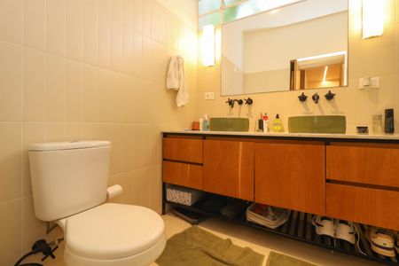 Casa à venda com 588m², 3 quartos e 3 vagas Casa à venda com 588m², 3 quartos e 3 vagasBanheiro da Suíte 2