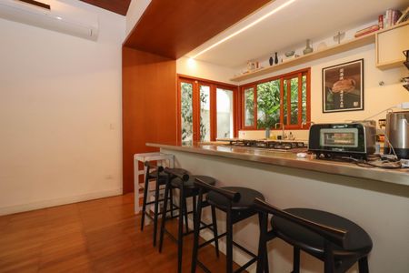 Casa à venda com 588m², 3 quartos e 3 vagas Casa à venda com 588m², 3 quartos e 3 vagasCozinha