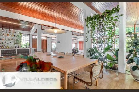 Casa à venda com 3 quartos, 588m² em Pinheiros, São Paulo