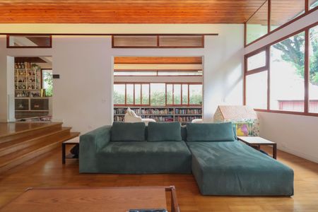 Casa à venda com 588m², 3 quartos e 3 vagas Casa à venda com 588m², 3 quartos e 3 vagasSala