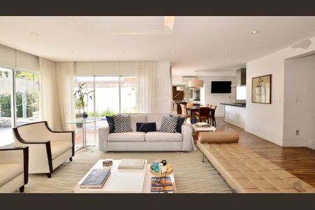 Casa à venda com 525m², 5 quartos e 5 vagas