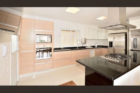 Casa à venda com 525m², 5 quartos e 5 vagas