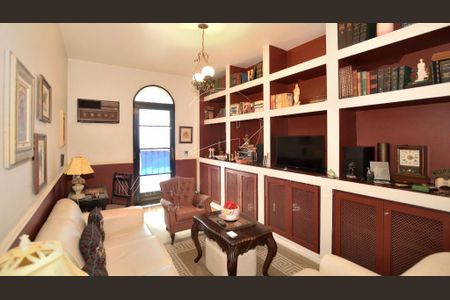 Casa à venda com 261m², 4 quartos e 4 vagas