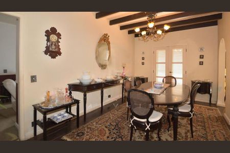 Casa à venda com 261m², 4 quartos e 4 vagas