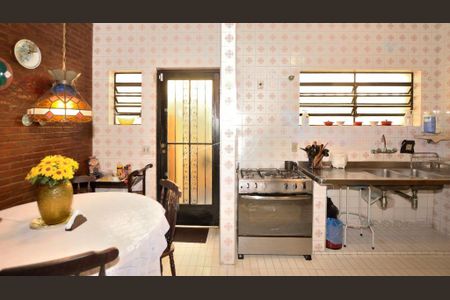 Casa à venda com 261m², 4 quartos e 4 vagas