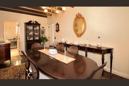 Casa à venda com 261m², 4 quartos e 4 vagas