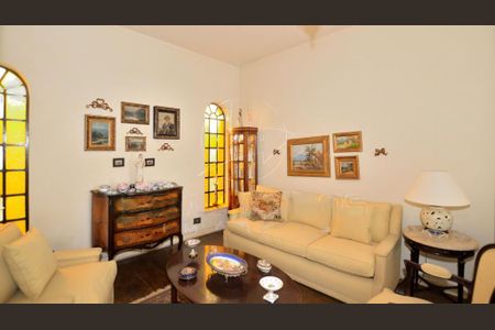 Casa à venda com 261m², 4 quartos e 4 vagas