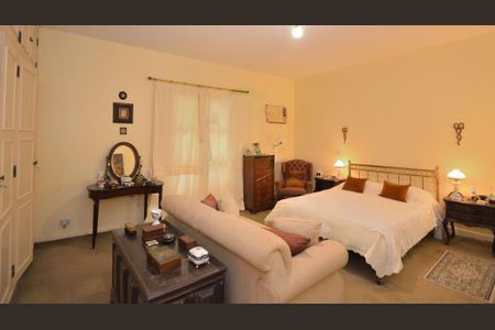 Casa à venda com 261m², 4 quartos e 4 vagas